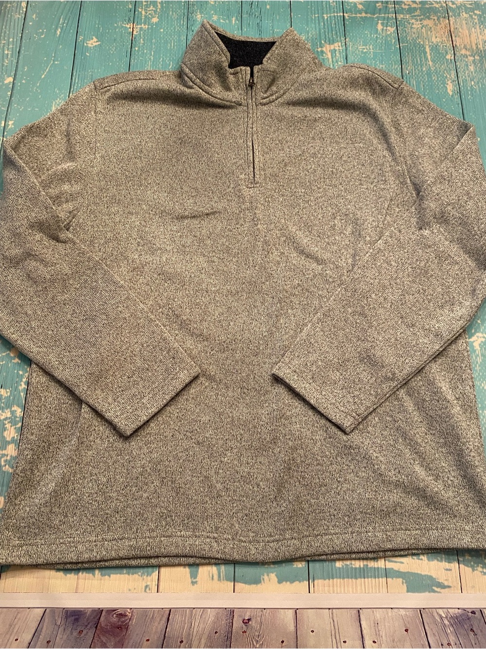 Izod Men's Gray Quarter-Zip Pullover Sweater